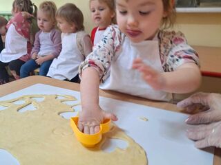 received 1396947235036102