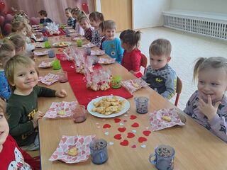 received 1403897463551243